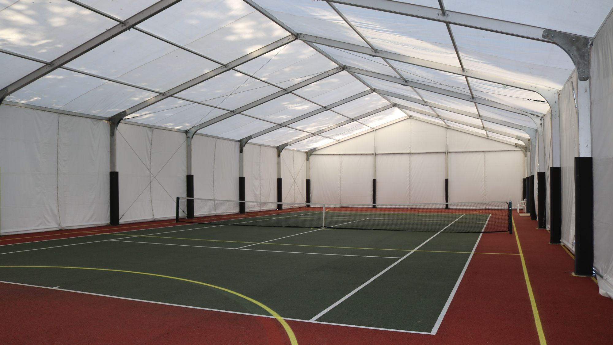 Temporary education clear span structure tennis court cover