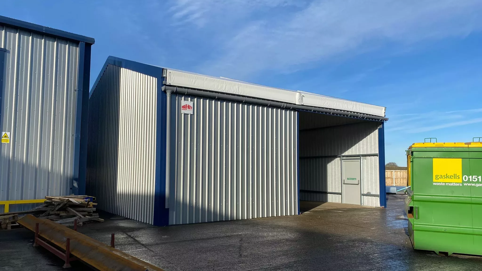 Temporary storage building